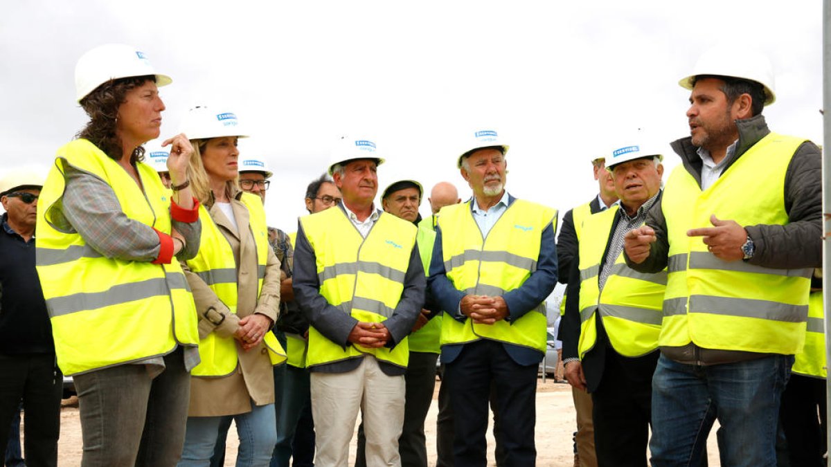 Visita d'obres a la modernització del rec de Valls encapçalada per la consellera d'Acció Climàtica, Teresa Jordà.