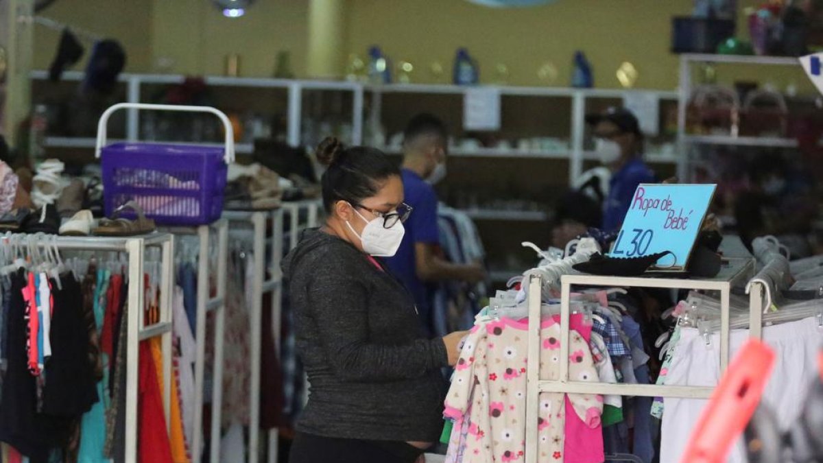 Comprar roba utilitzada pot reduir l'impacte de la contaminació de la indústria tèxtil