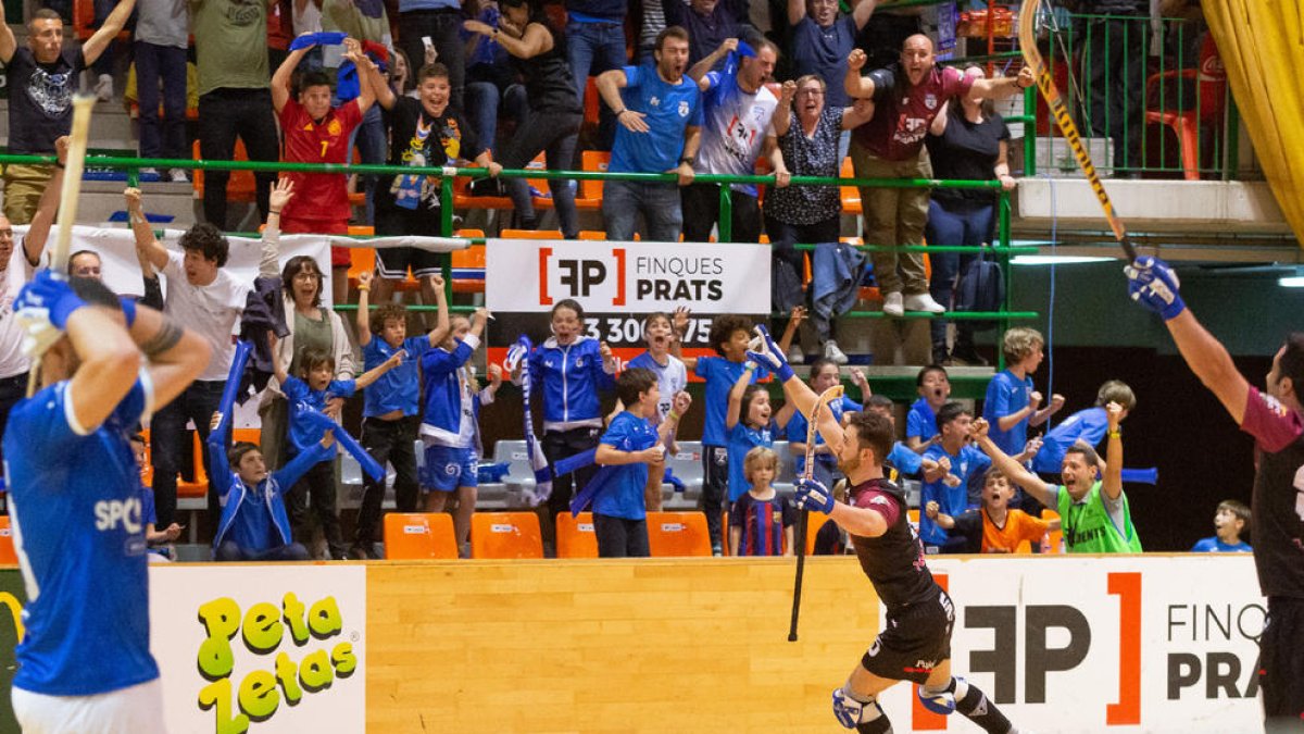 Nuno Paiva celebra el gol que forçava la pròrroga davant d’un Onze de Setembre pràcticament ple.