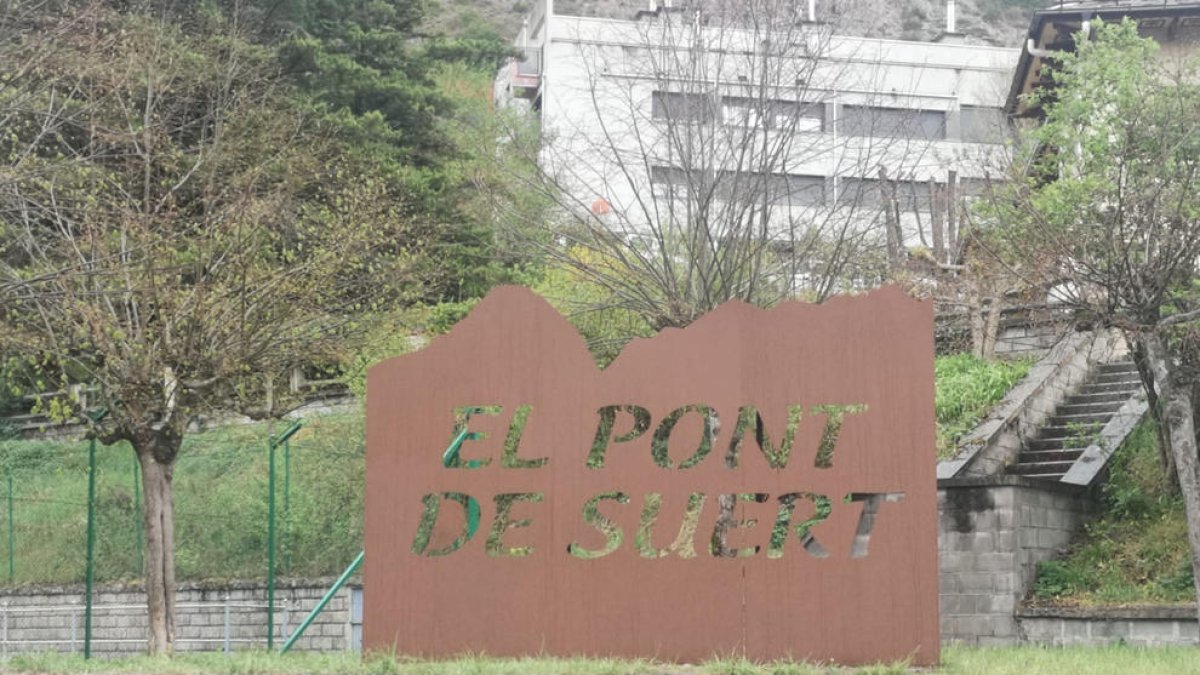 El Pont de Suert estrena rètols per embellir els seus accessos