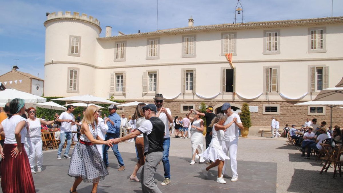 Exhibició de swing a la plaça del Castell.