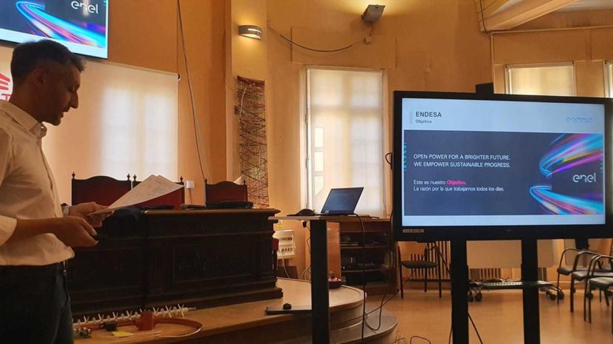 Un técnico de Endesa se desplazó hasta el centro para impartir una sesión específico