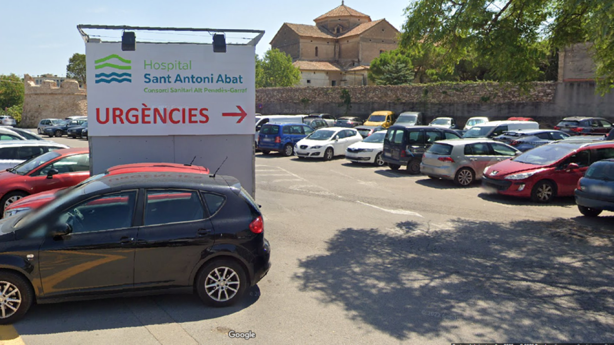 Deixen un maletí ple de diners a la porta de l'Hospital Sant Antoni Abat de Vilanova i la Geltrú