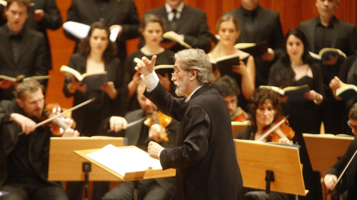 Jordi Savall dirigió en marzo de 2015 la ‘Passió’ de Bach en el Auditori Enric Granados, con 68 músicos.