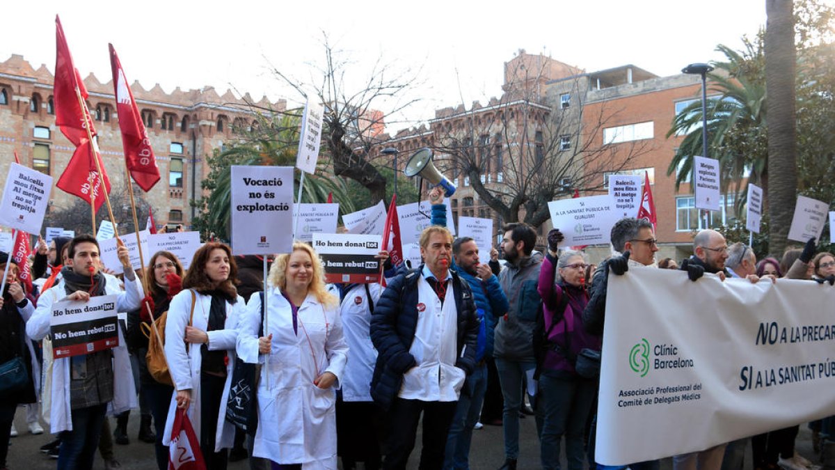Manifestación de médicos y personal sanitario en Barcelona durante la huelga del 25 de enero.