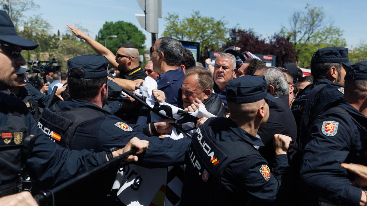 Enfrentamientos en la exhumación el lunes de Primo de Rivera.