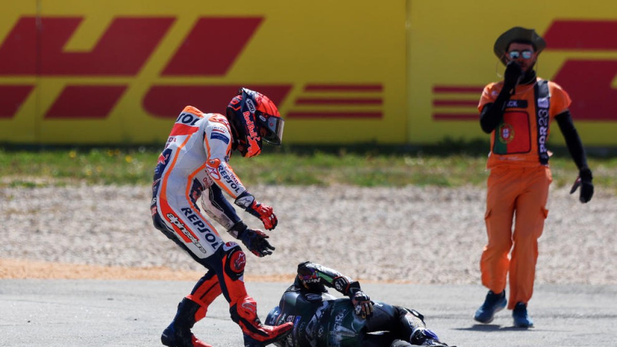 Marc Márquez, tras sufrir una caída durante una carrera.