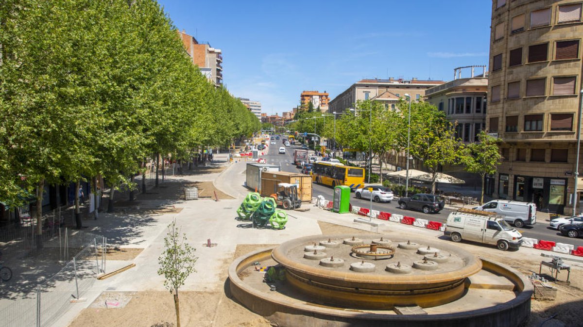 Comienzan a ajardinar la 'nueva' Rambla d'Aragó