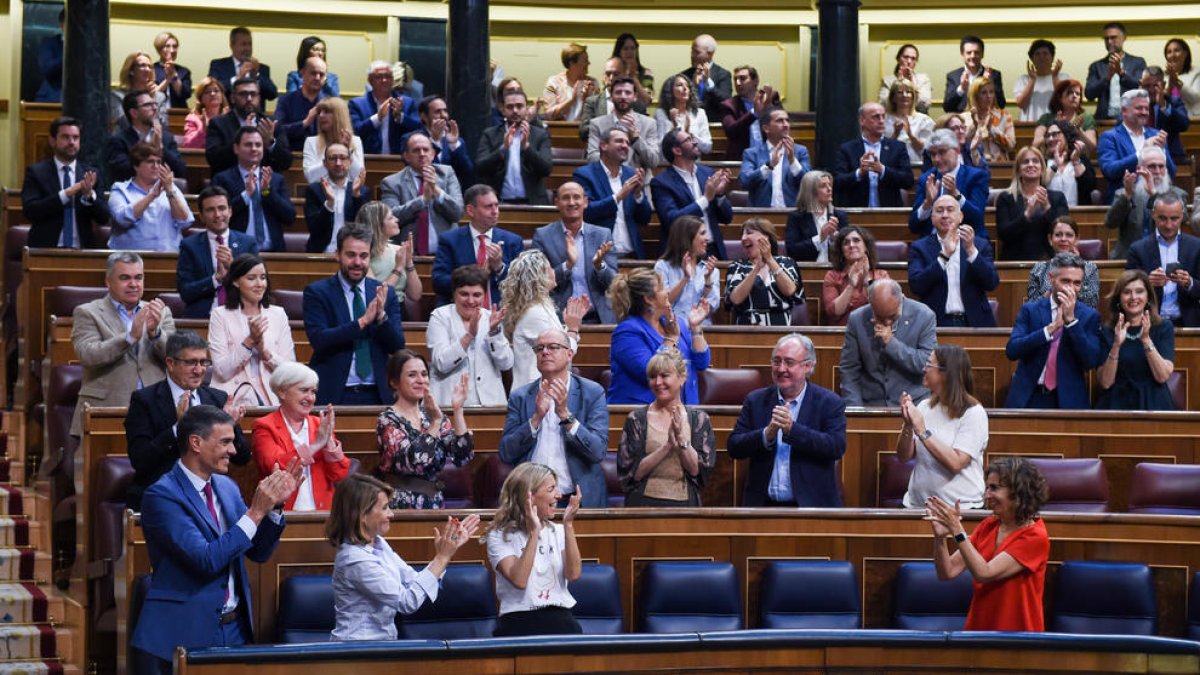 La finalización de la sesión del Congreso en la que se ha aprobado la ley de vivienda.