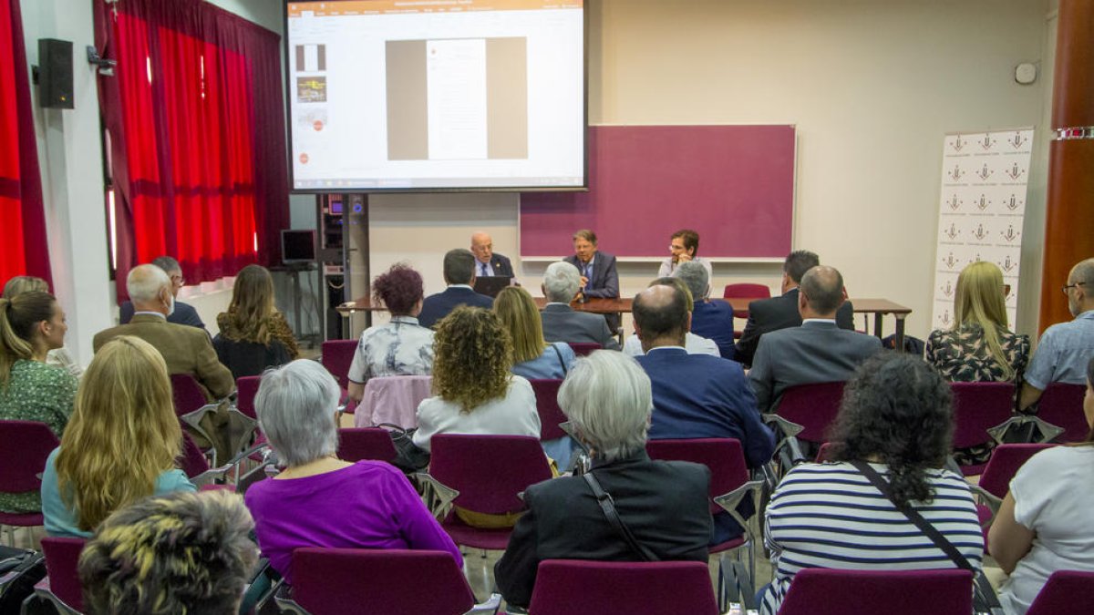 El edificio del Rectorat de la Universitat de Lleida acogió una jornada con diversos expertos.