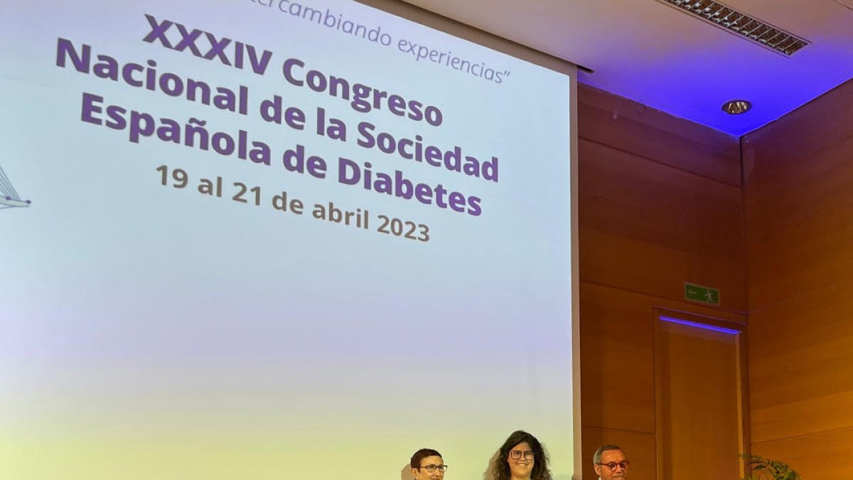 La premiada, tras recibir la distinción.