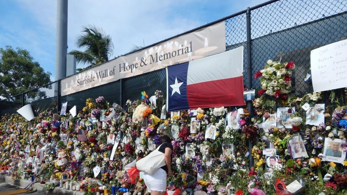 Pelegrinatge a la tanca dedicada als desapareguts.