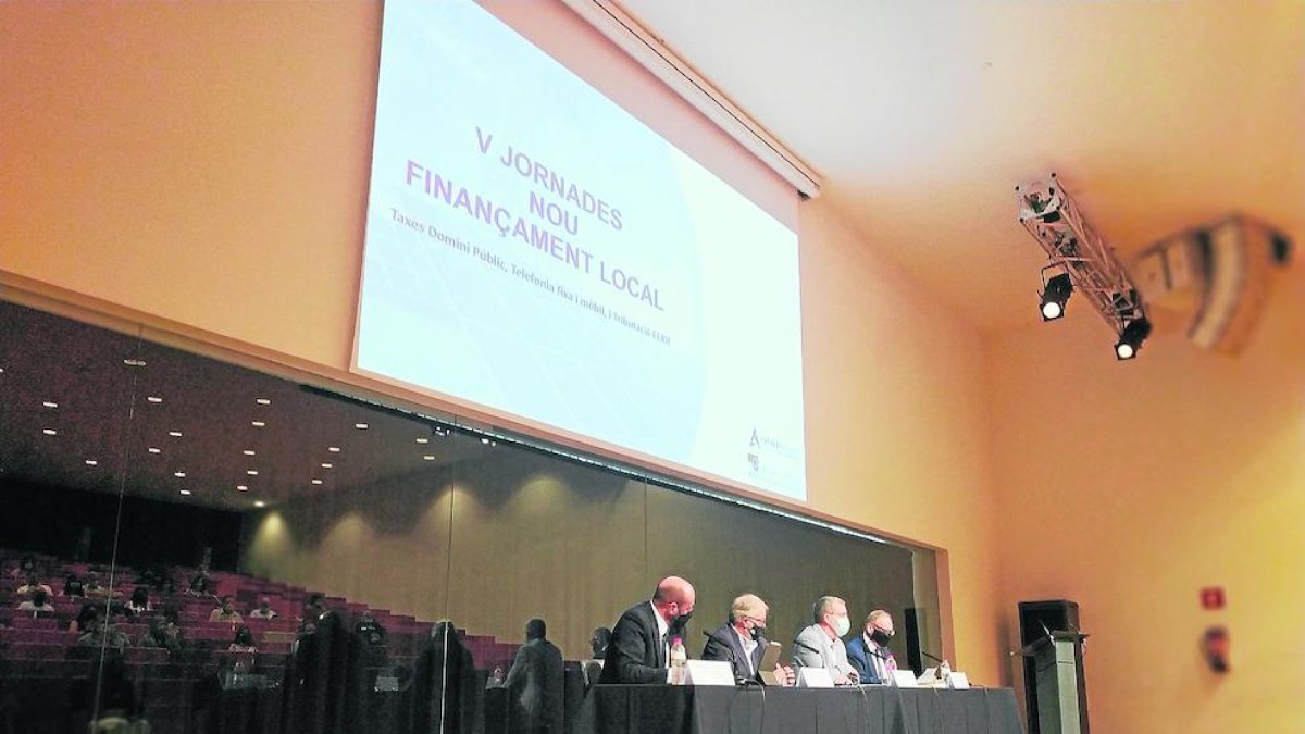 La jornada sobre financiación local celebrada ayer en Lleida e inaugurada por Paco Boya.