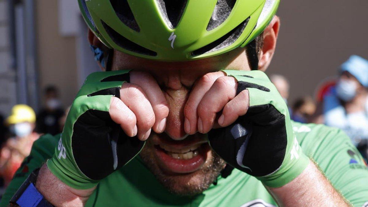 Cavendish, emocionat al final d’etapa després de fer història.