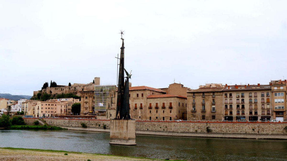 El monument de Tortosa, que commemora la Batalla de l’Ebre.