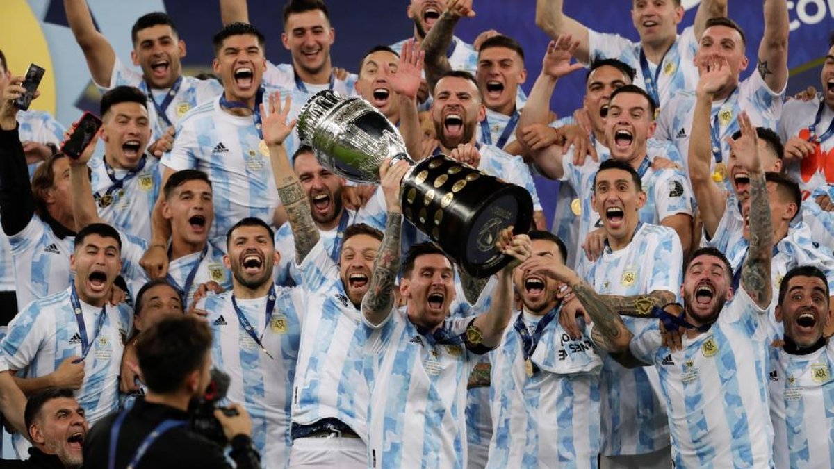 Messi, com a capità, va aixecar a l’estadi de Maracanà un títol que es resistia a l’Argentina des del 1993.