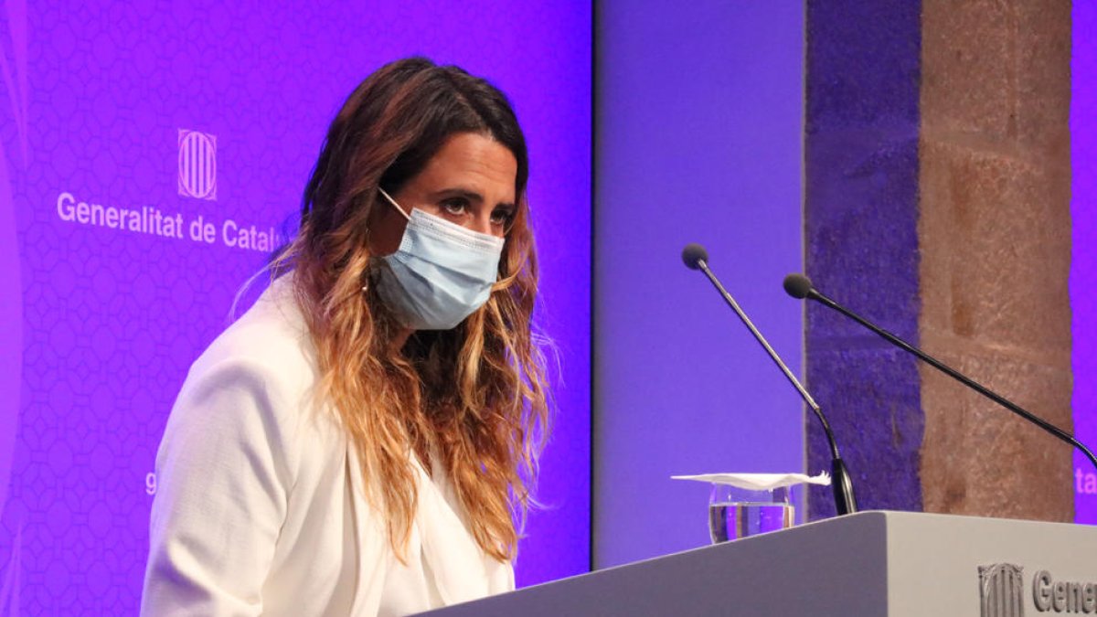 El Govern preveu que les noves restriccions entrin en vigor com a molt tard el cap de setmana i estudia el toc de queda