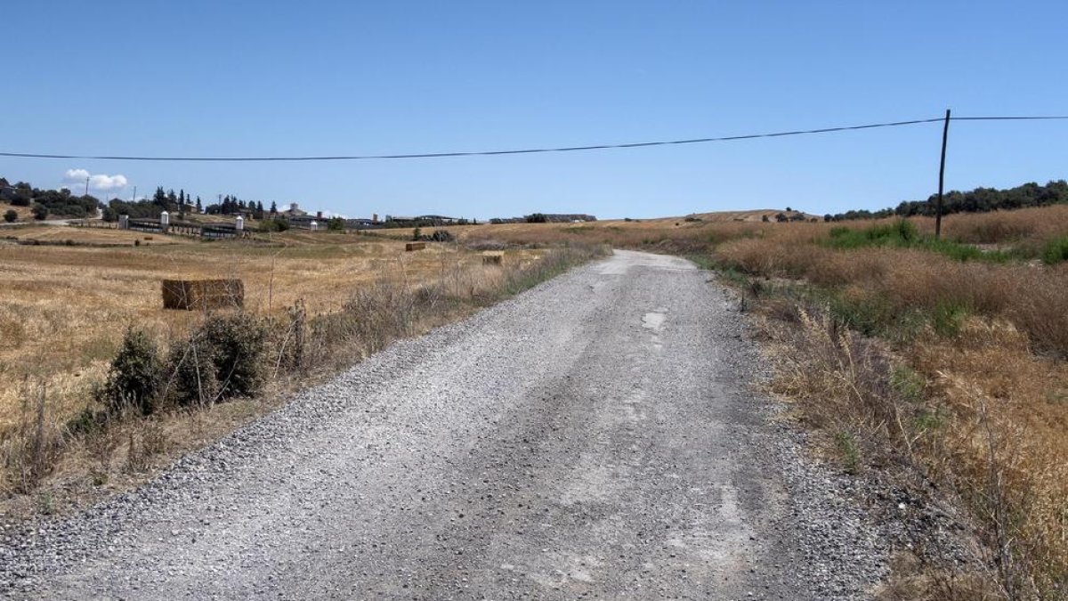 El firme de la carretera está ahora en un estado precario.