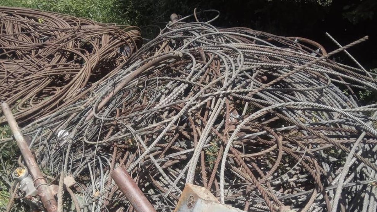 Imatge del cablatge retirat.