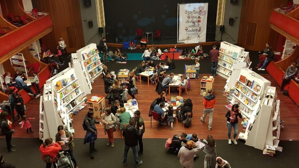 Una vista del Saló del Llibre Infantil al Teatre de L’Amistat el 2019, l’última edició celebrada.