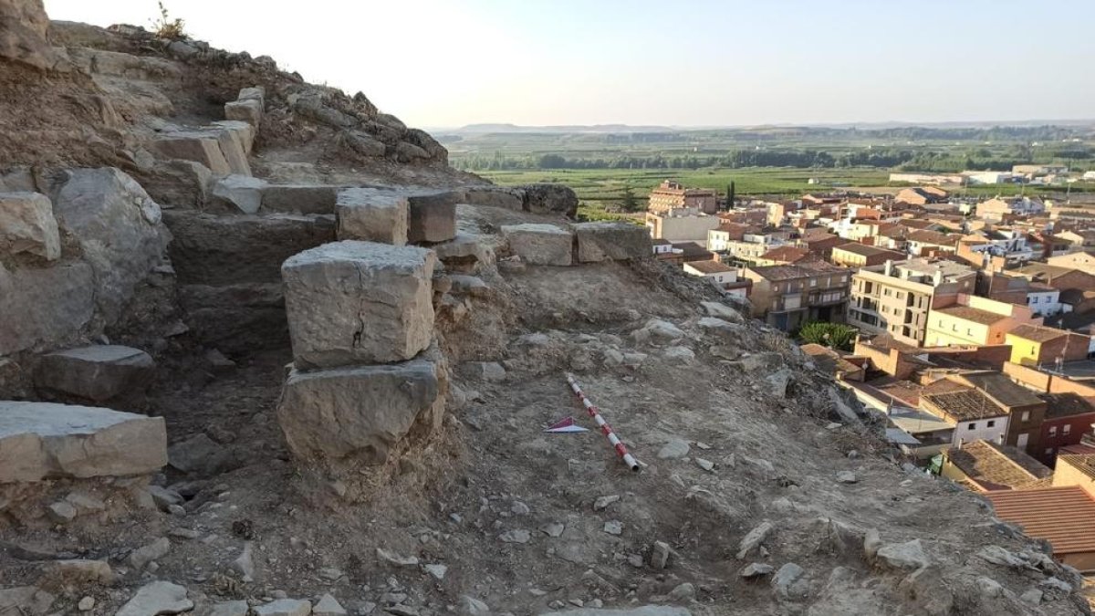 Imatge de restes arqueològiques trobades al Castell d’Aitona.