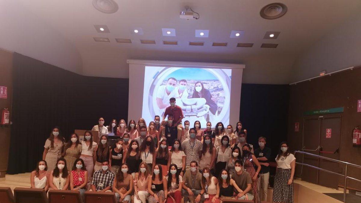 Foto de família dels residents especialistes.