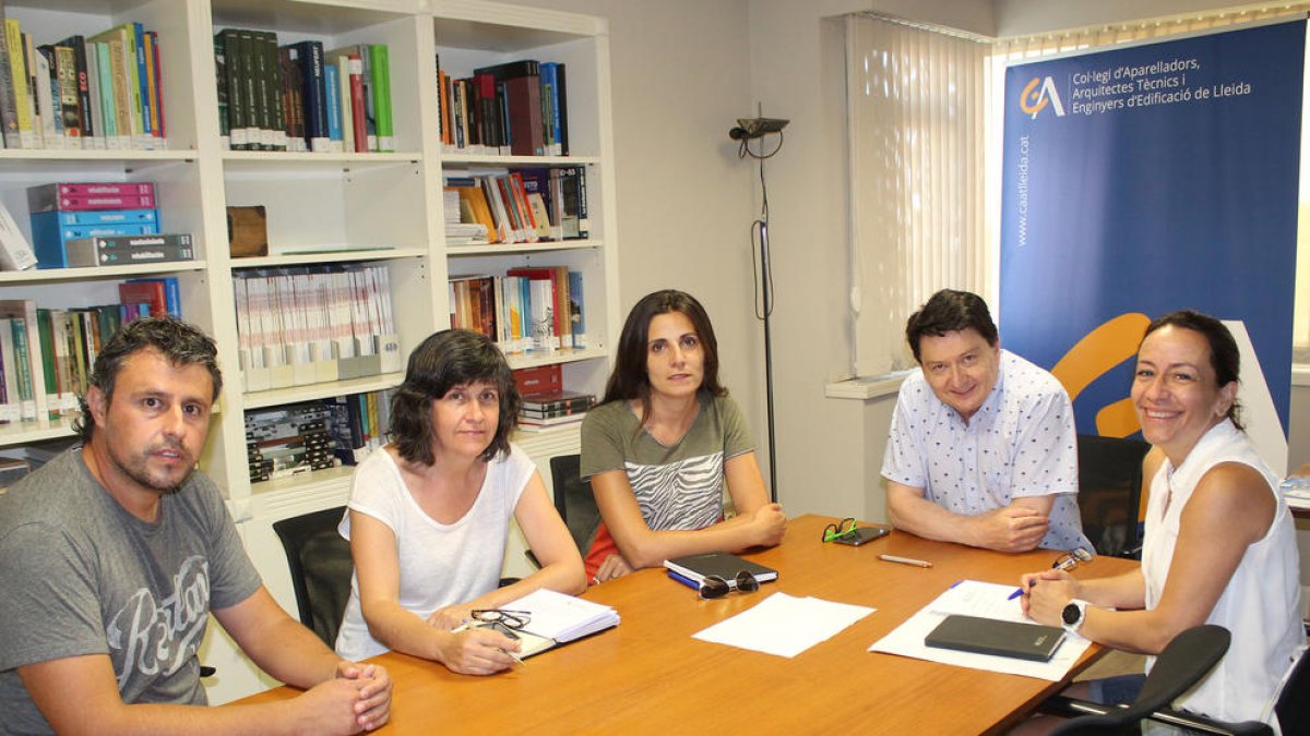 La nueva junta del Colegio de Arquitectura Técnica de Lleida.