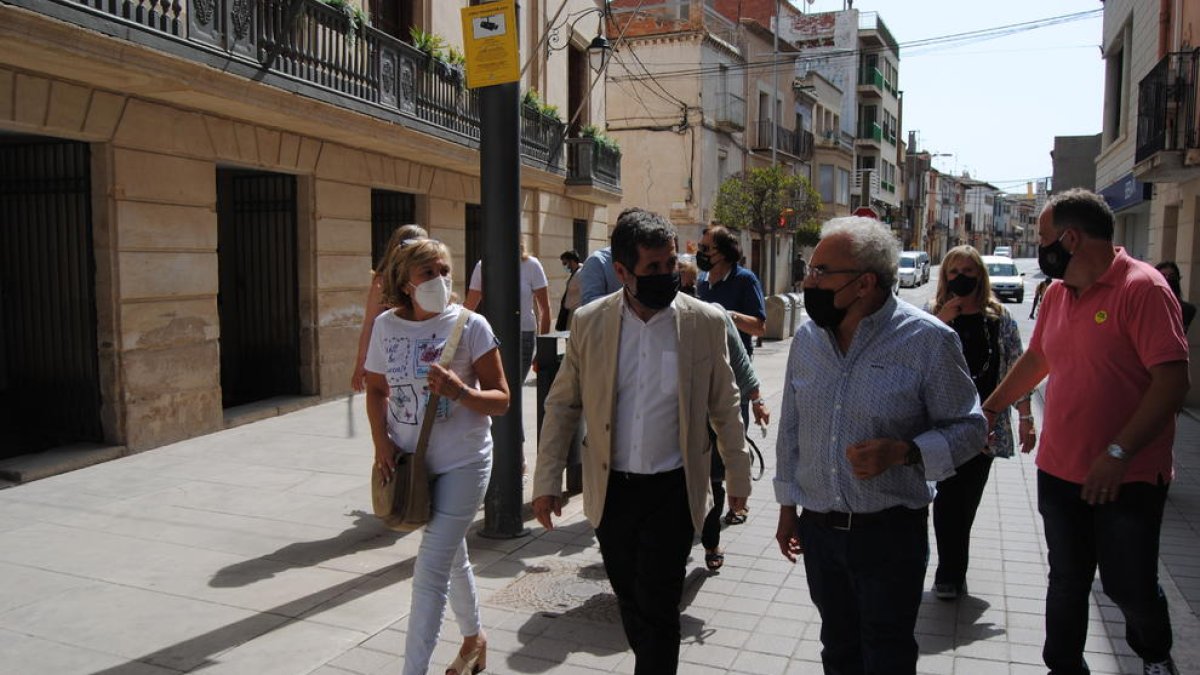 Jordi Sánchez con Enric Mir y la teniente de alcalde, Núria Palau.