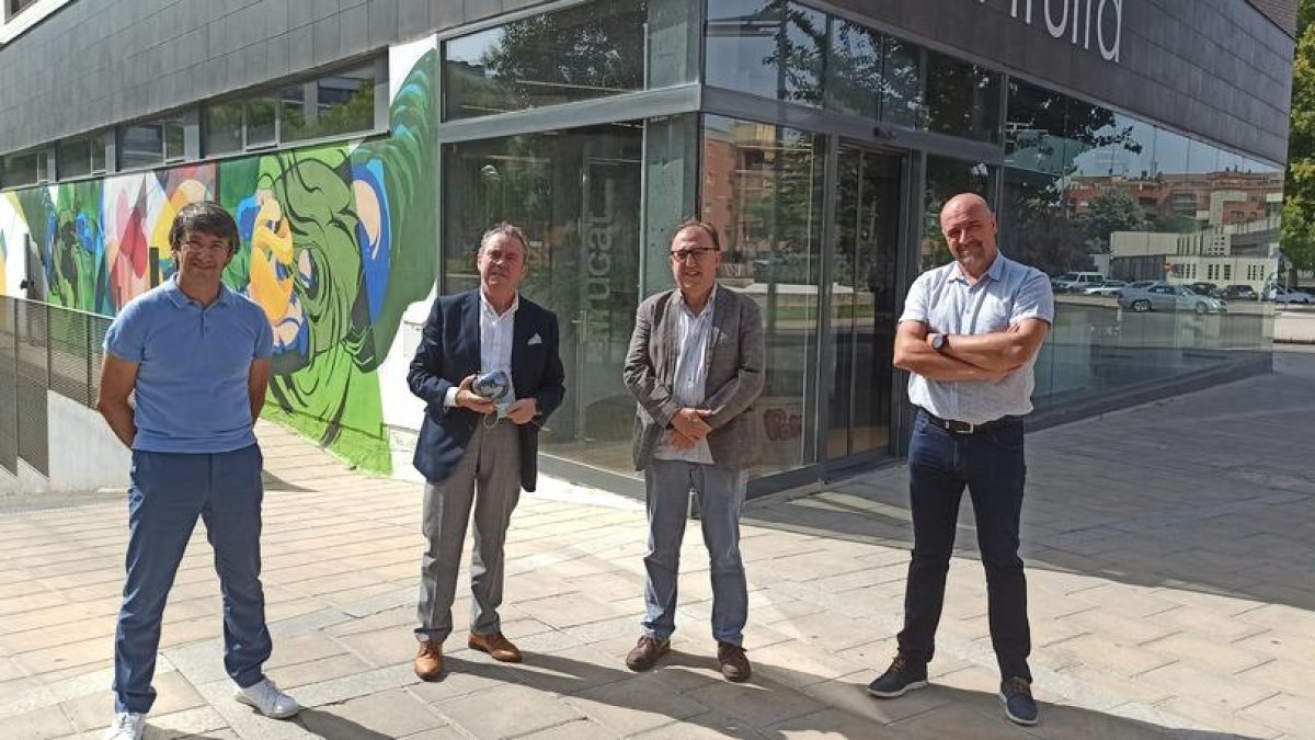 Manel Simón, Joan Serentil, Carmel Modol y Francesc Torres, antes de dar cuenta de la previsiones.