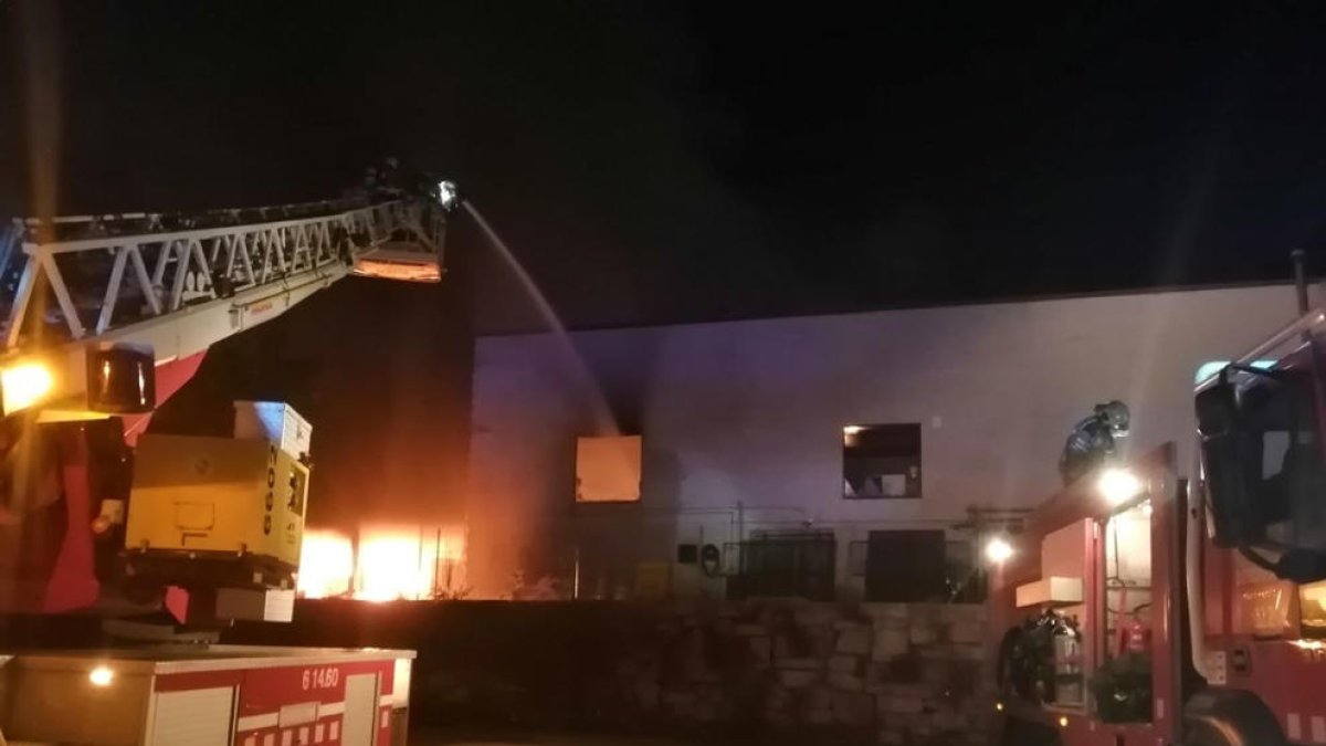 Un incendi ha cremat la nau de Rifacli a Montblanc