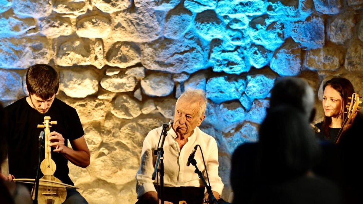 Arnau Obiols, Artur Blasco y Marien de Casimiro, ayer en el concierto que ofrecieron en Sant Joan de Isil.