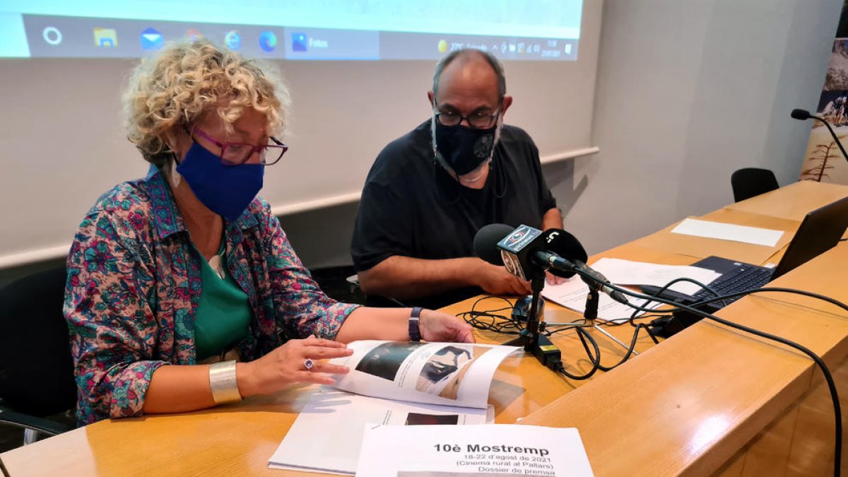 L’alcaldessa de Tremp va presentar el festival amb el director.