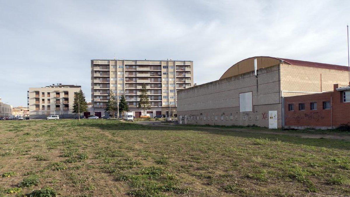 Imagen de los terrenos donde se prevé construir el futuro pabellón de Cervera.