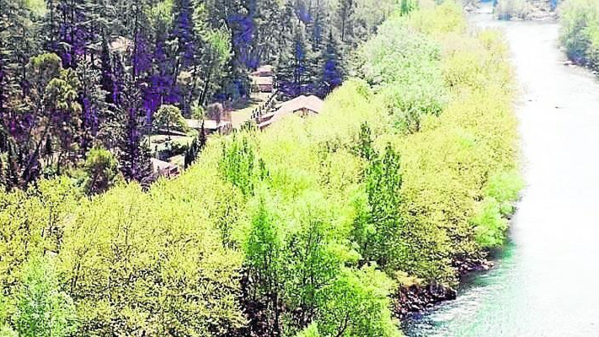 Imagen aérea del antiguo poblado de Fecsa en Camarasa.