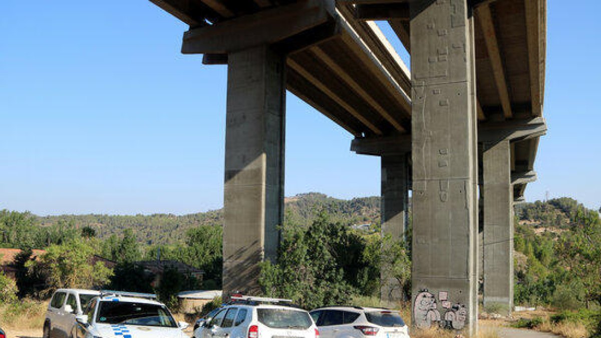 Investigan la muerte de un hombre y una mujer en el Bages
