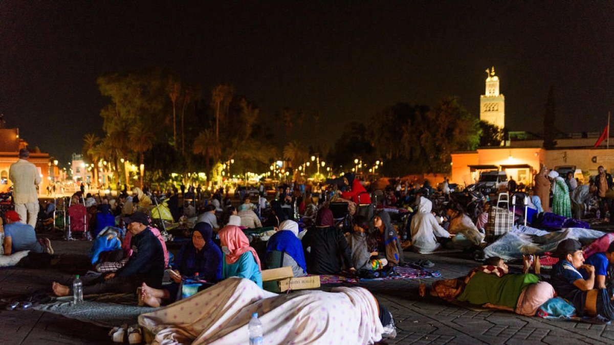 Aquellos que lo han perdido todo debido al terremoto se ven obligados a pernoctar a la intemperie en Marrakech.