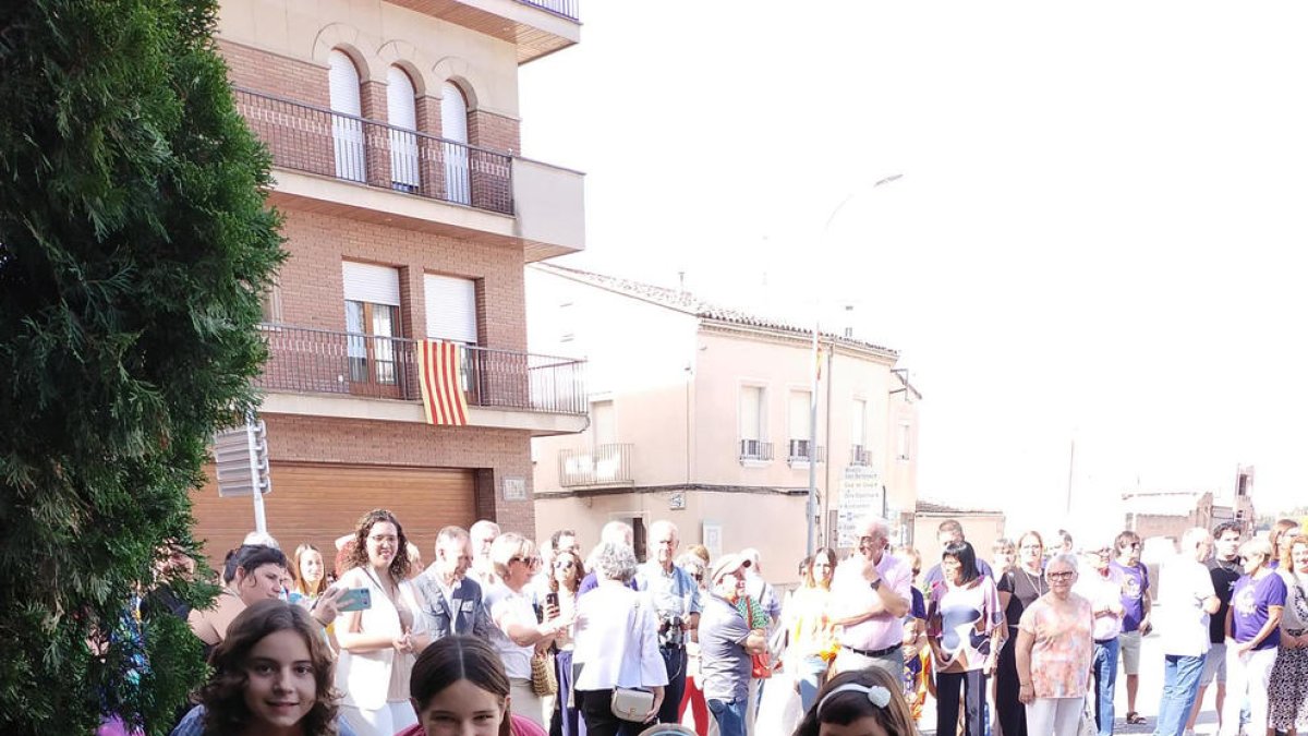 Bellpuig. Vecinos de todas las edades quisieron formar parte de los actos festivos en Bellpuig con motivo de la Diada.
