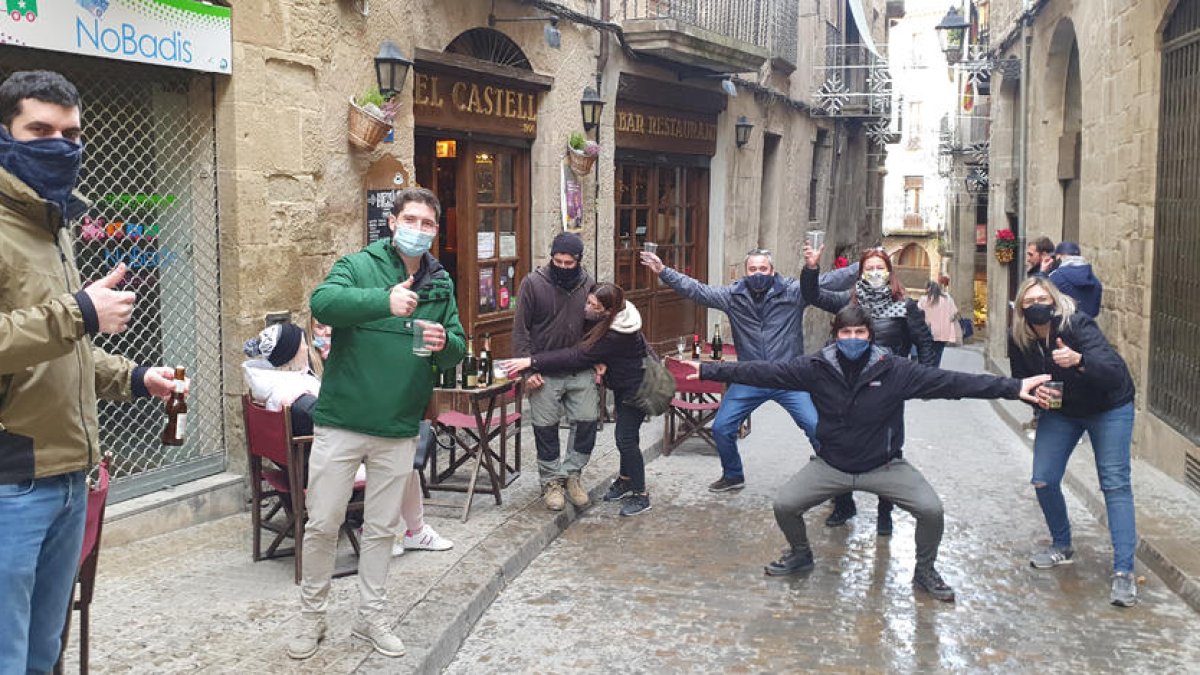 El bar Castell repartió en 2020 un cuarto premio de la Grossa, en la foto aquella celebración