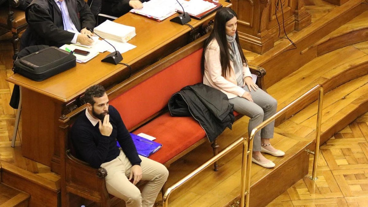Rosa Peral y Albert López durante el juicio