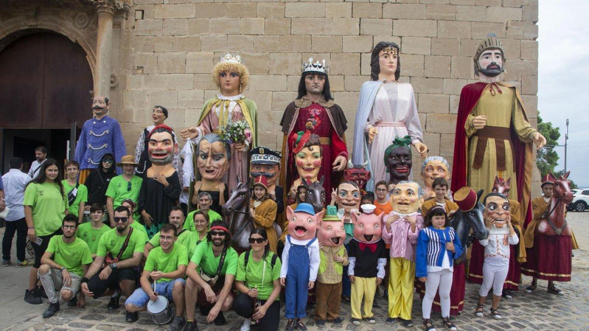 El Seguici Popular de Bellpuig estrenó la primera fase de la restauración de su bestiario.