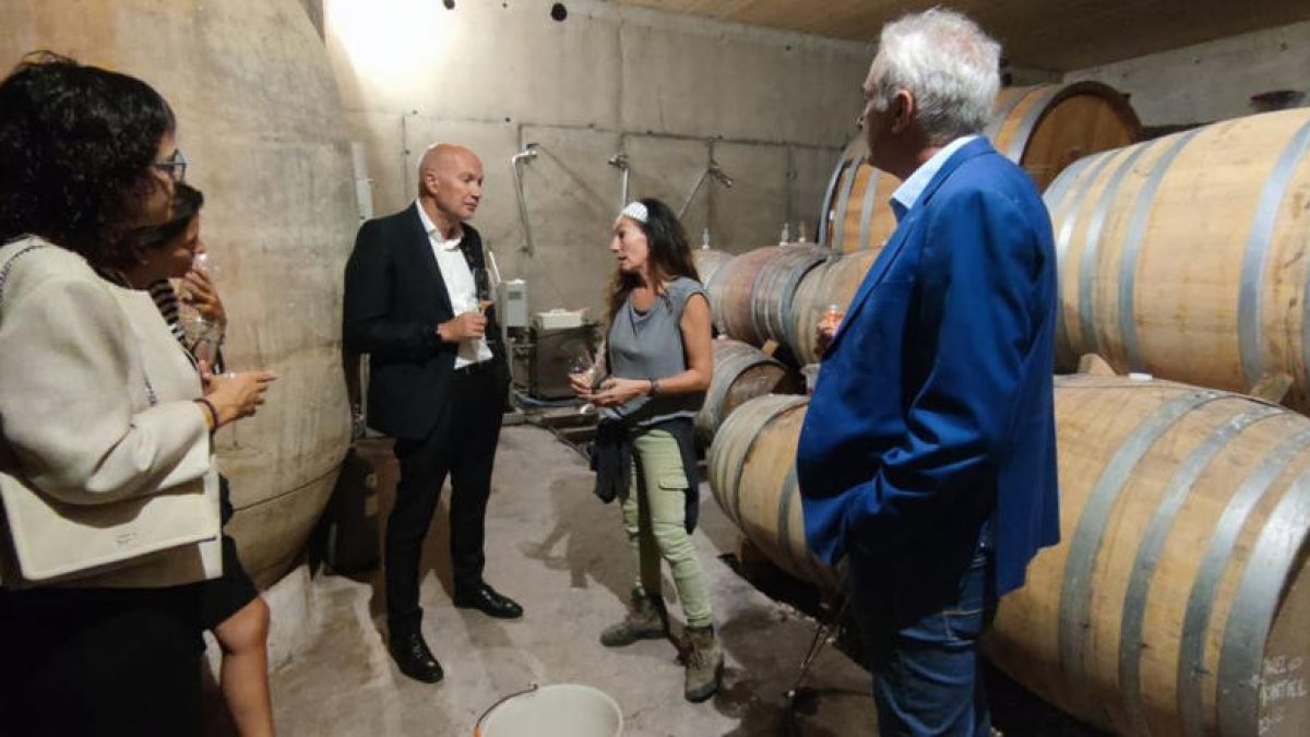 El conseller, ayer en la bodega Venus La Universal, de Falset.