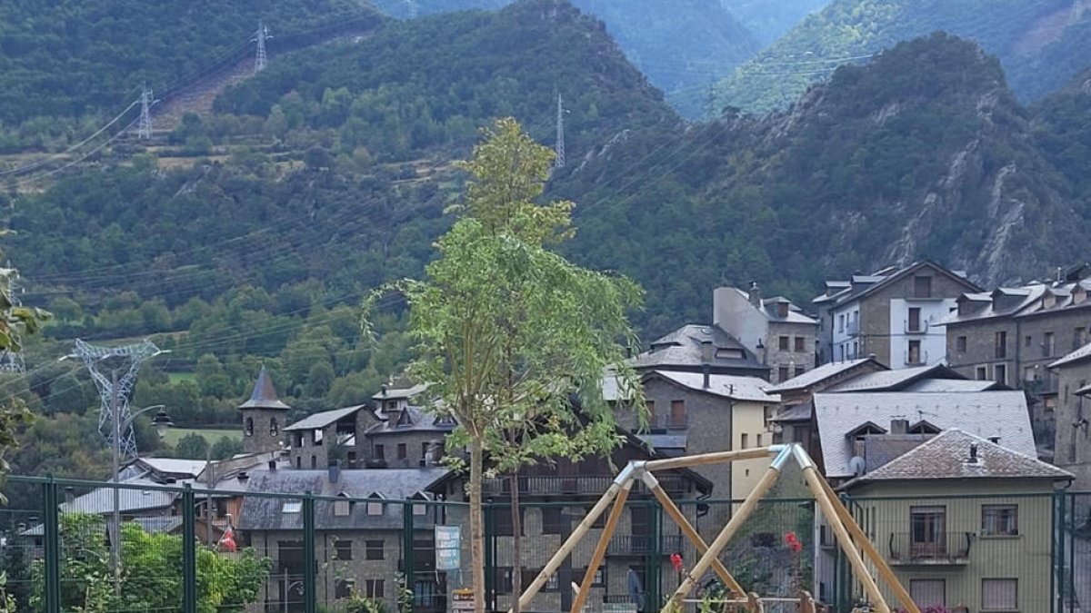 Las obras del patio de la escuela de Llavorsí.