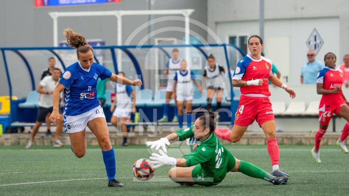 Una ocasión del AEM durante el partido de hoy