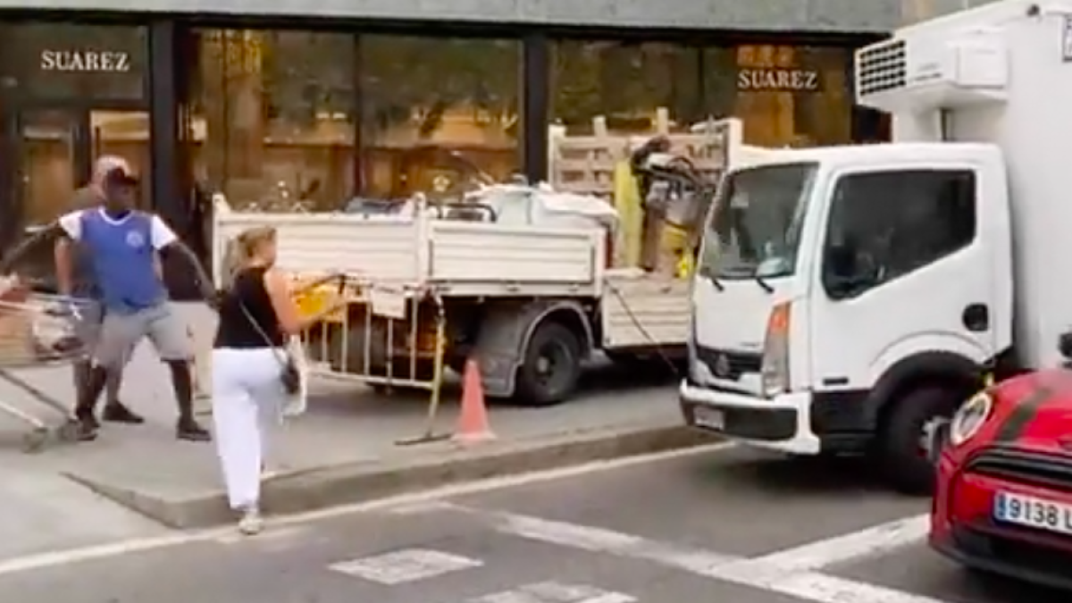 Frame del vídeo que mostra el moment del robatori del vehicle.