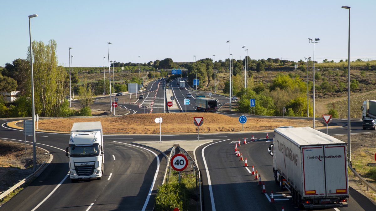 Rotonda a l’antic peatge de l’AP-2 a Lleida. - GERARD HOYAS