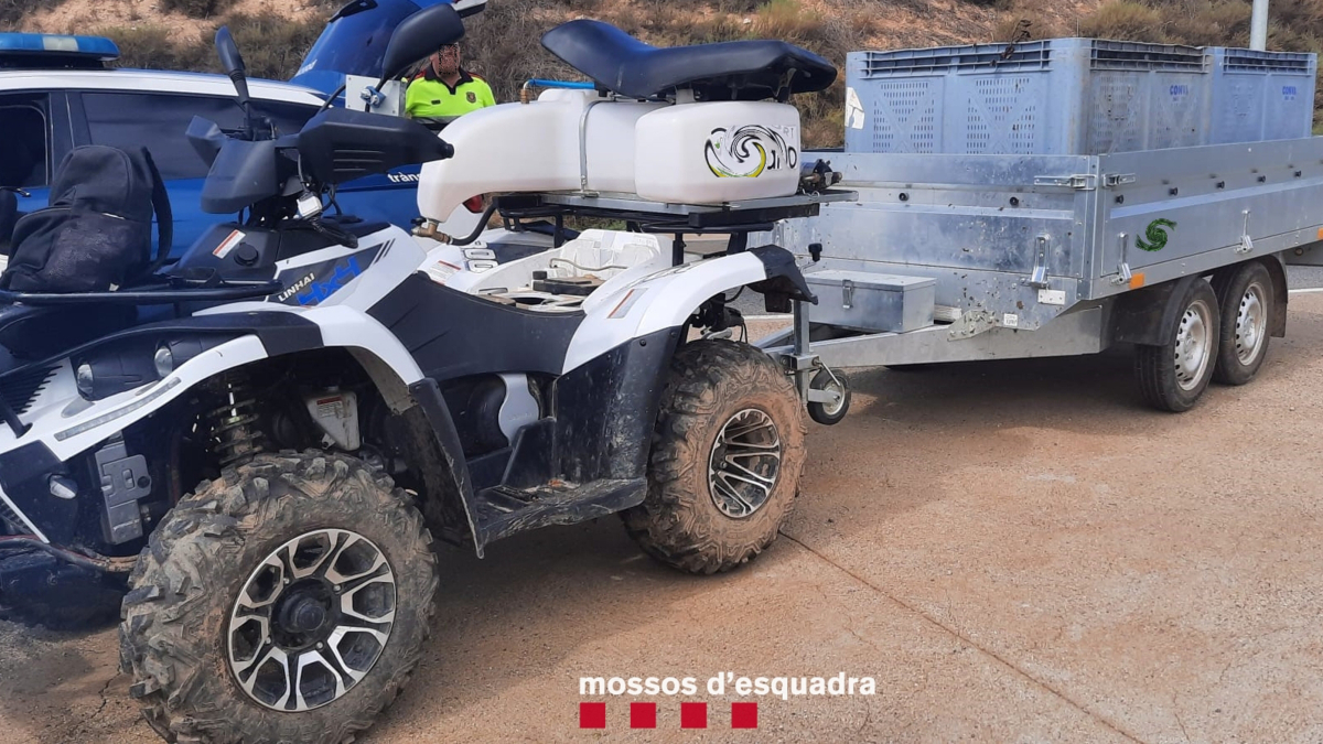 Quad que van aturar els Mossos d'Esquadra quan circulava per la N-230 sense permís de circulació ni assegurança i amb un remolc incompatible