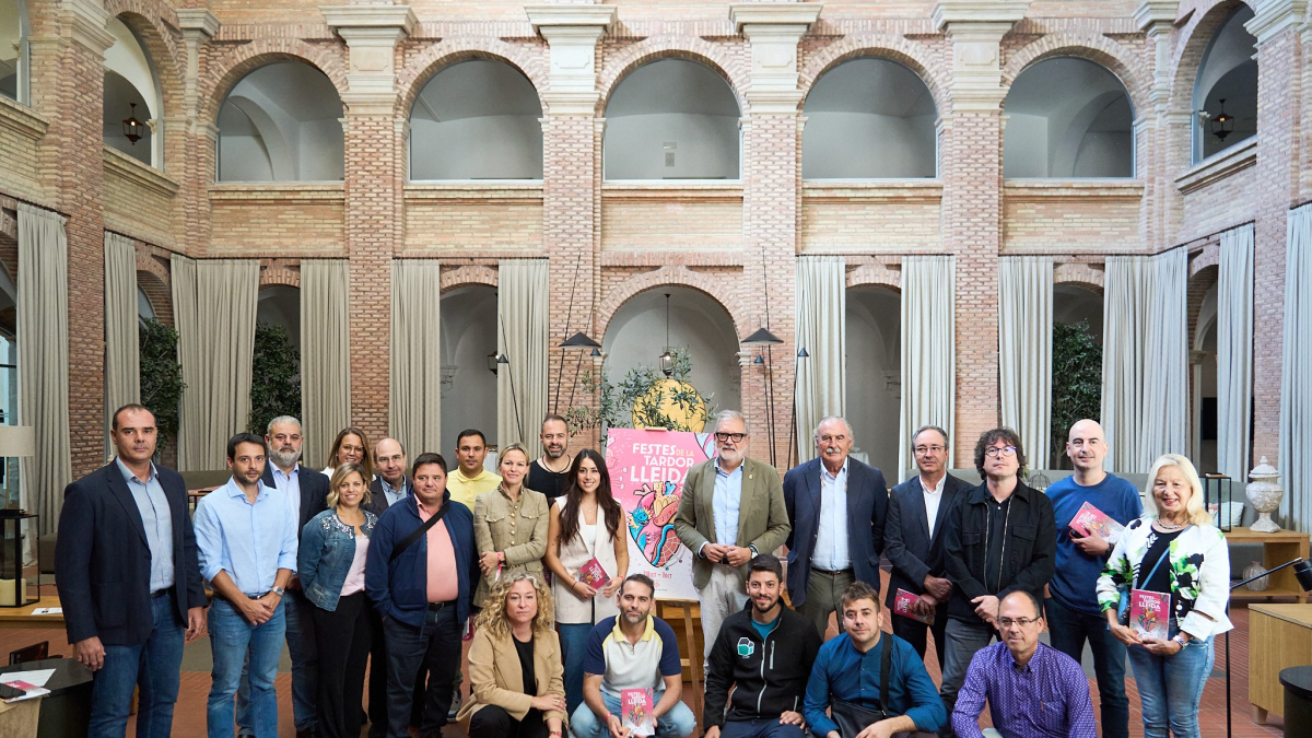 Foto de família de l'acte de presentació de les Festes de la Tardor de Lleida.