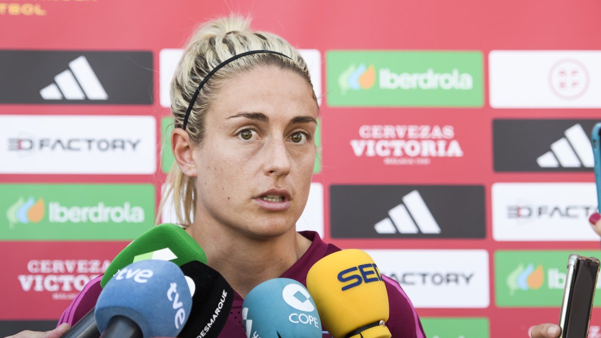 La portera de la selecció espanyola femenina de futbol Alèxia Putellas durant les declaracions als mitjans després de l’entrenament que ha mantingut?