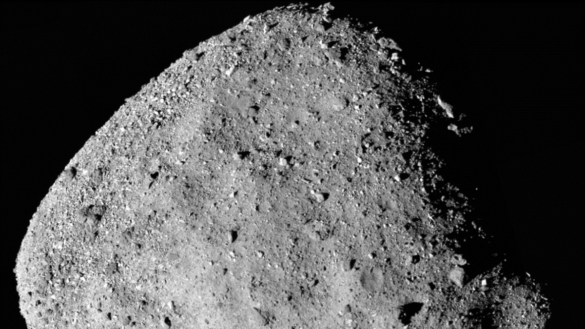 Fotografia cedida per la NASA d’una imatge en mosaic de l’asteroide Bennu que es compon de 12 imatges PolyCam recopilades el 2 de desembre per la nau espacial OSIRIS-REx