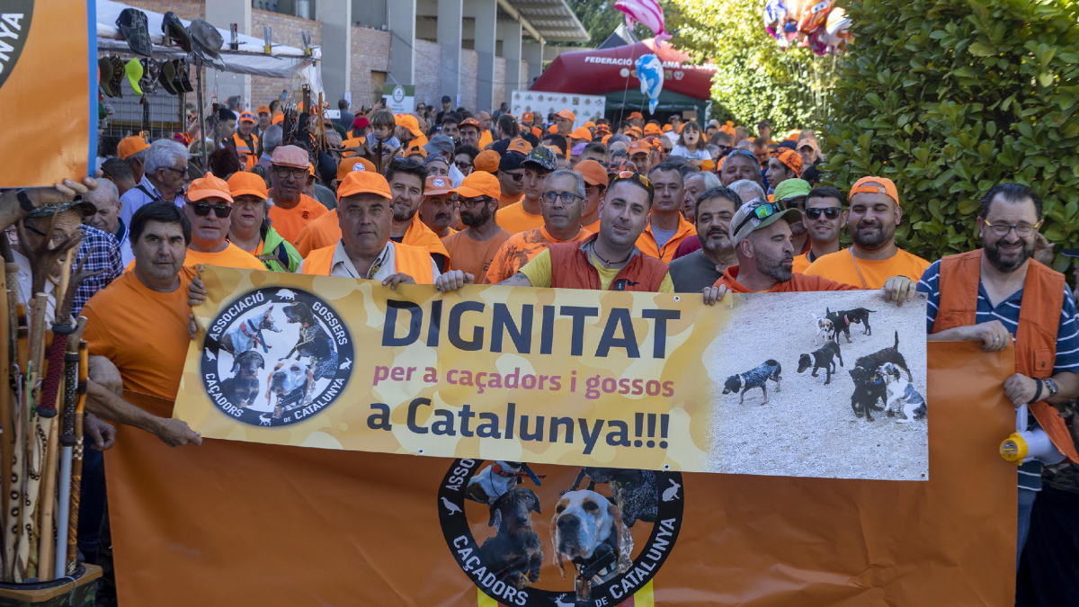 Els caçadors van reclamar a la Generalitat retirar la llei de protecció animal i poder consensuar-la. - X. SANTESMASSES